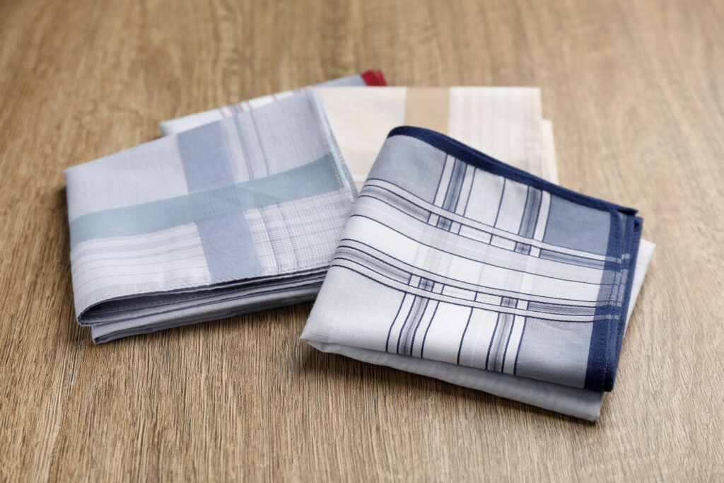 vouwbare katoenen zakdoeken met blauwe en beige ruitmotieven diva onderkledij voor ouderen comfort